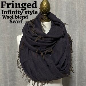 Gorgeous Lightweight Infinity Scarf-Look brand-Wool blend-Blue